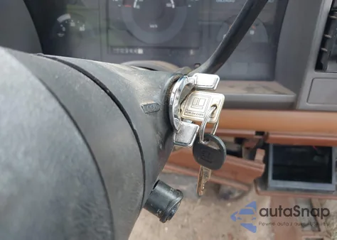 1989 Chevrolet Gmt-400 K1500 z USA, uszkodzony, nr VIN 2GCEK14H6K1136601